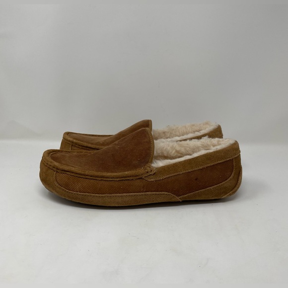 UGGS Men Tan Slippers Size 11 - Picture 1 of 8